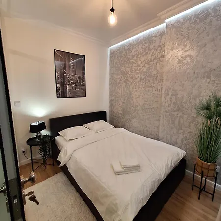 Apartment Heartbeat Studio, Center *